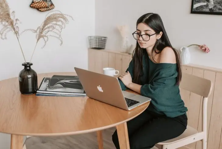 Gig economy's growth, transformative force in modern work culture.