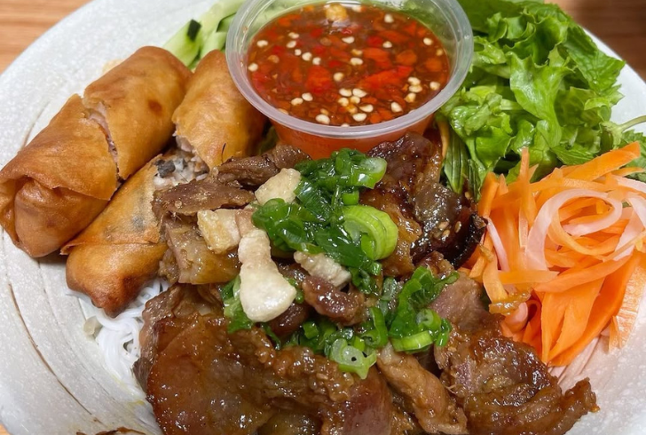 Grilled pork and egg rolls